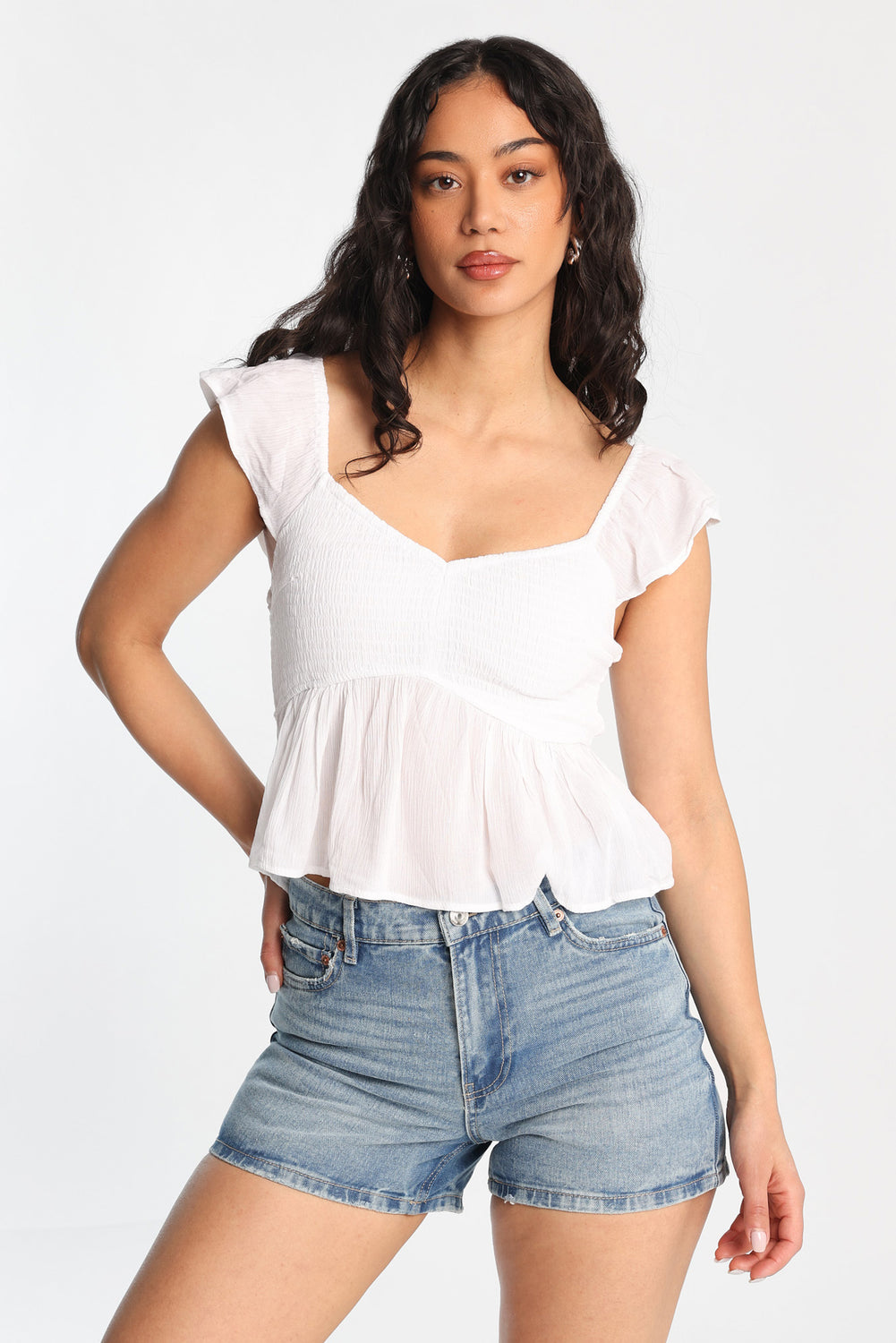 Haut babydoll smocké à manches volantées Haut babydoll smocké à manches volantées