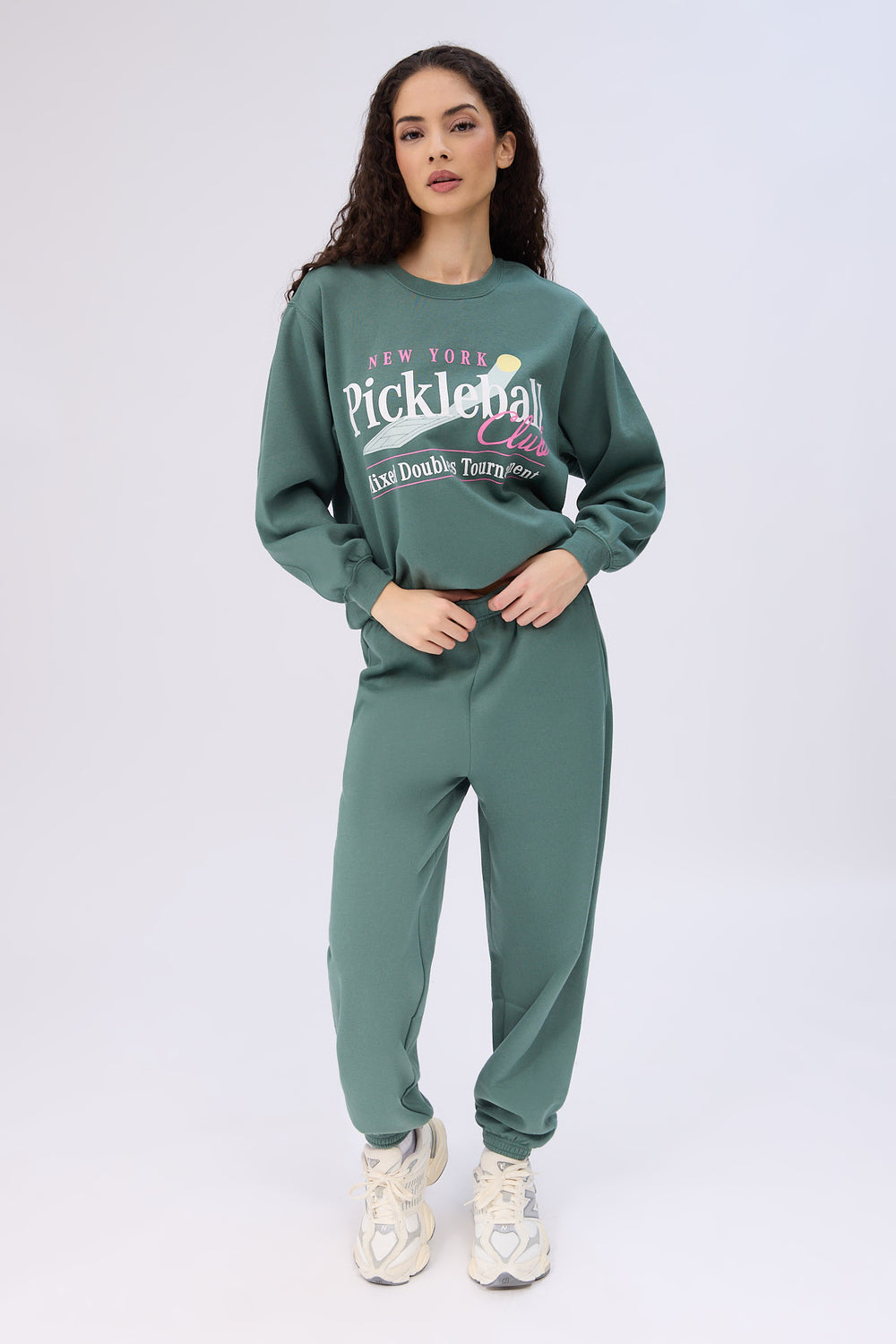 Mid-Rise Oversized Sweatpant Mid-Rise Oversized Sweatpant