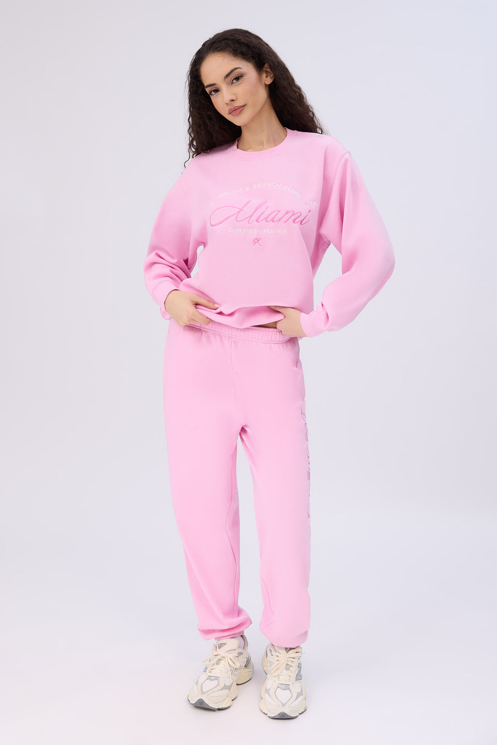 Mid-Rise Oversized Sweatpant Mid-Rise Oversized Sweatpant