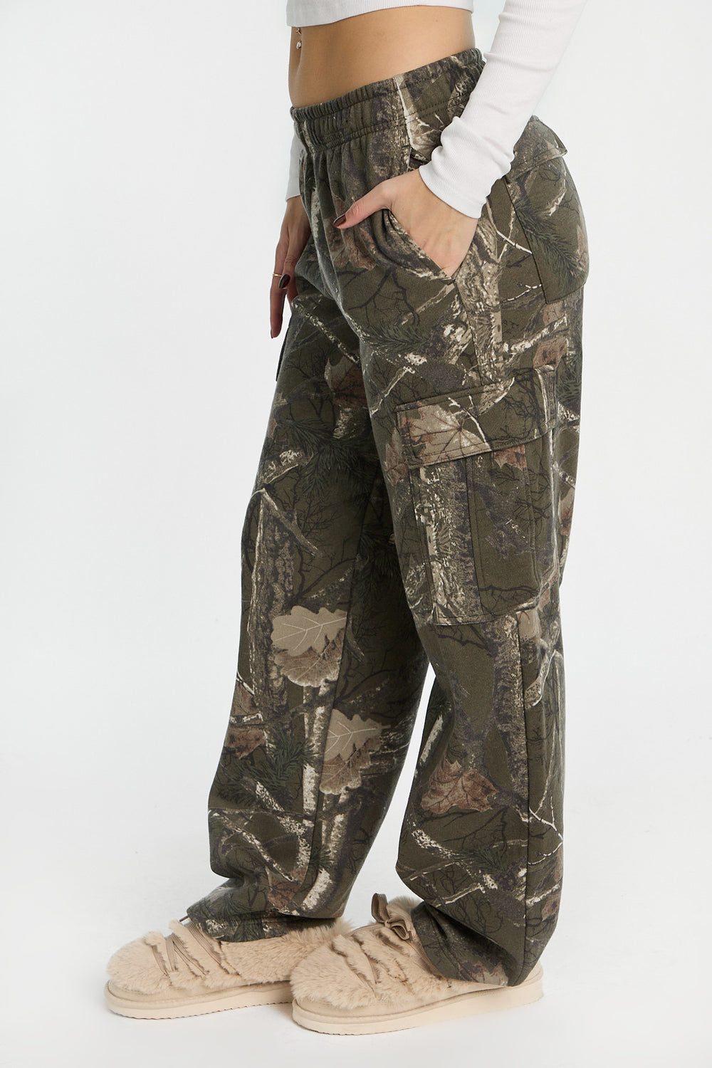 Wide-Leg Cargo Sweatpants Wide-Leg Cargo Sweatpants