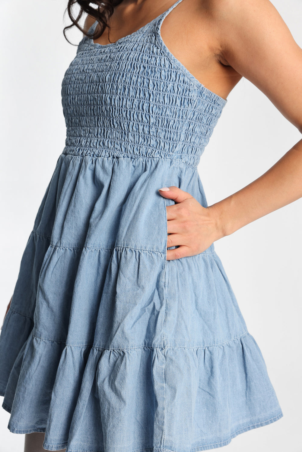 Mini-robe smockée en chambray Mini-robe smockée en chambray