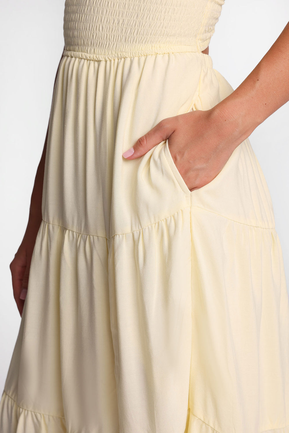 Robe maxi dos croisé à taille smockée Robe maxi dos croisé à taille smockée