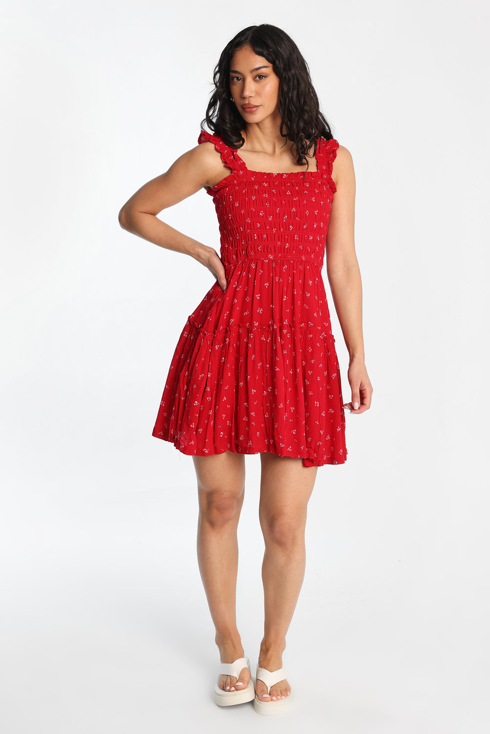 Mini-robe smockée à bretelles volantées Mini-robe smockée à bretelles volantées