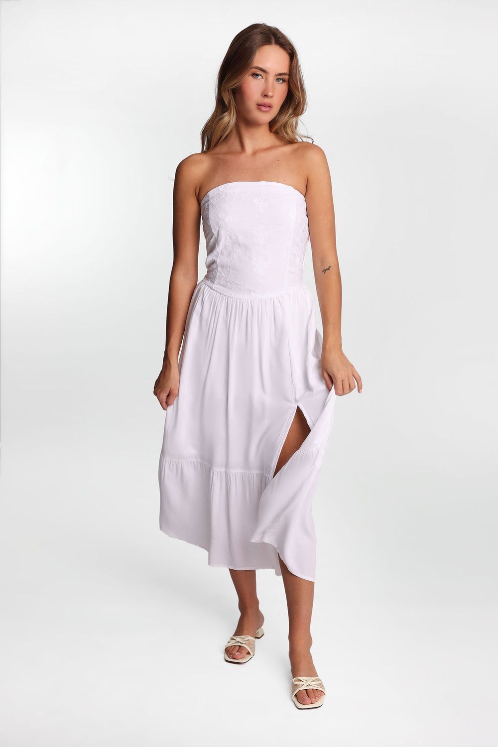 Robe maxi bustier brodé sans bretelles Robe maxi bustier brodé sans bretelles