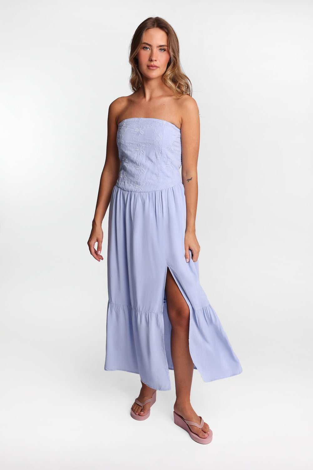 Robe maxi bustier brodé sans bretelles Robe maxi bustier brodé sans bretelles