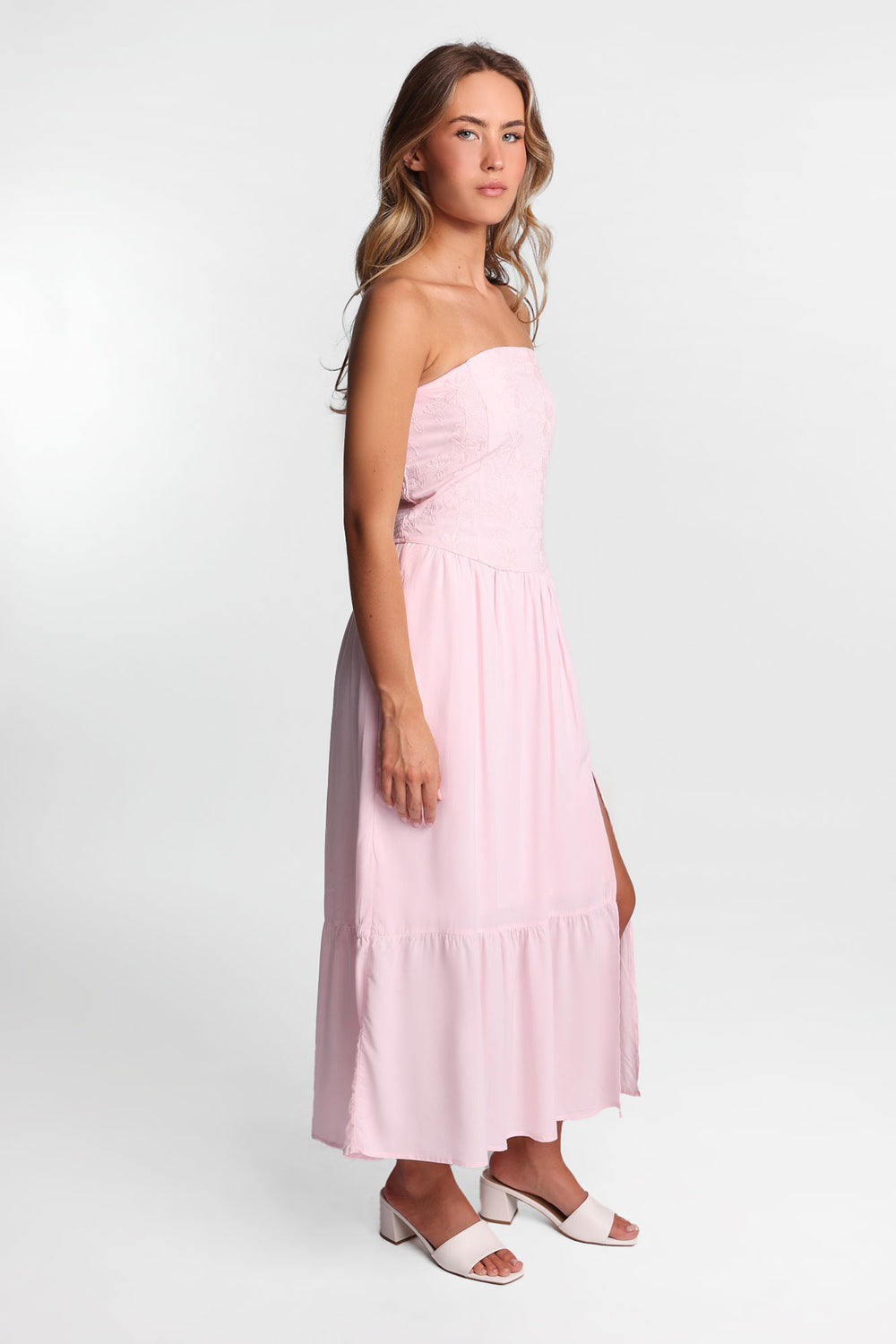 Robe maxi bustier brodé sans bretelles Robe maxi bustier brodé sans bretelles