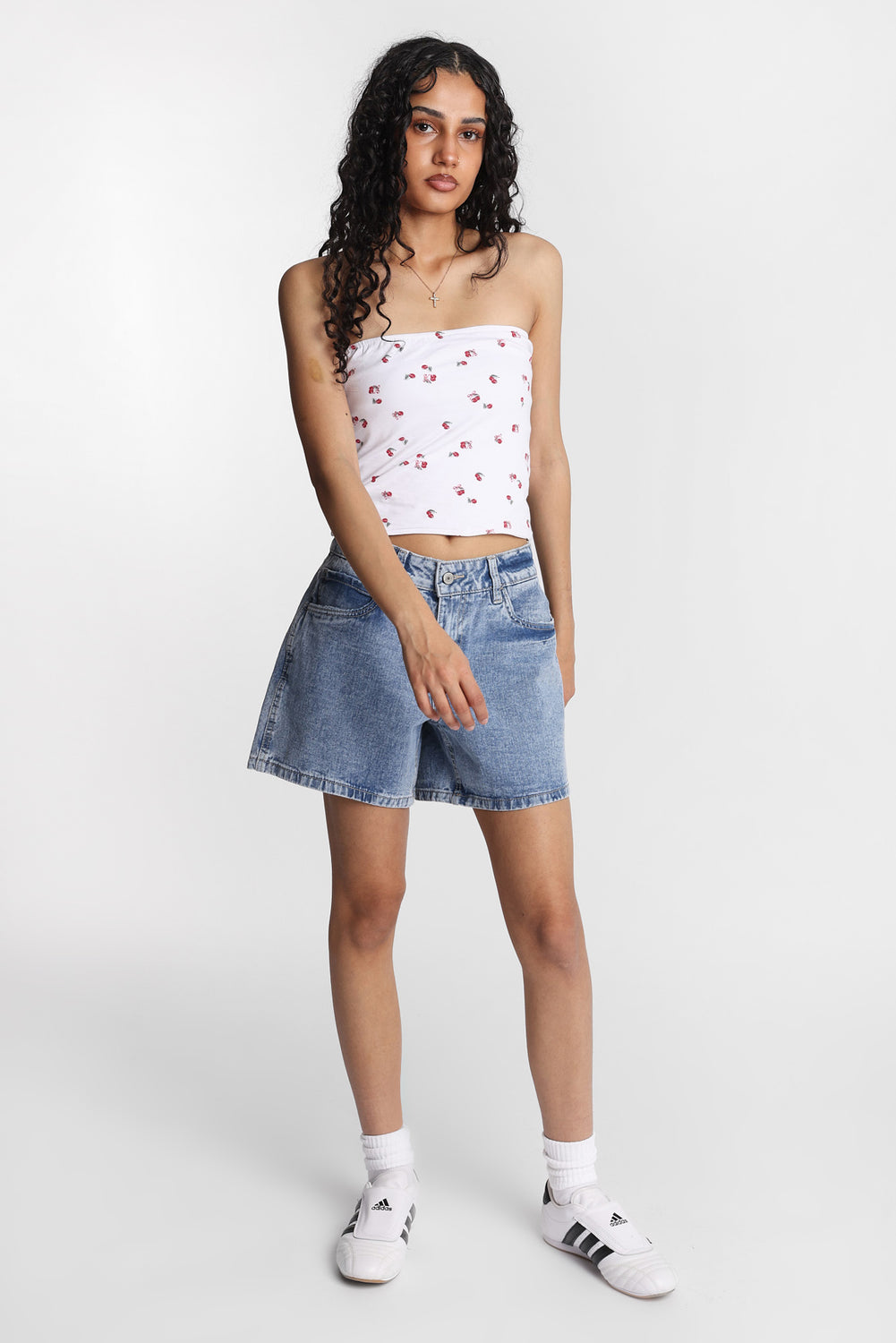 Low-Rise Embroidered Baggy Denim Shorts Low-Rise Embroidered Baggy Denim Shorts
