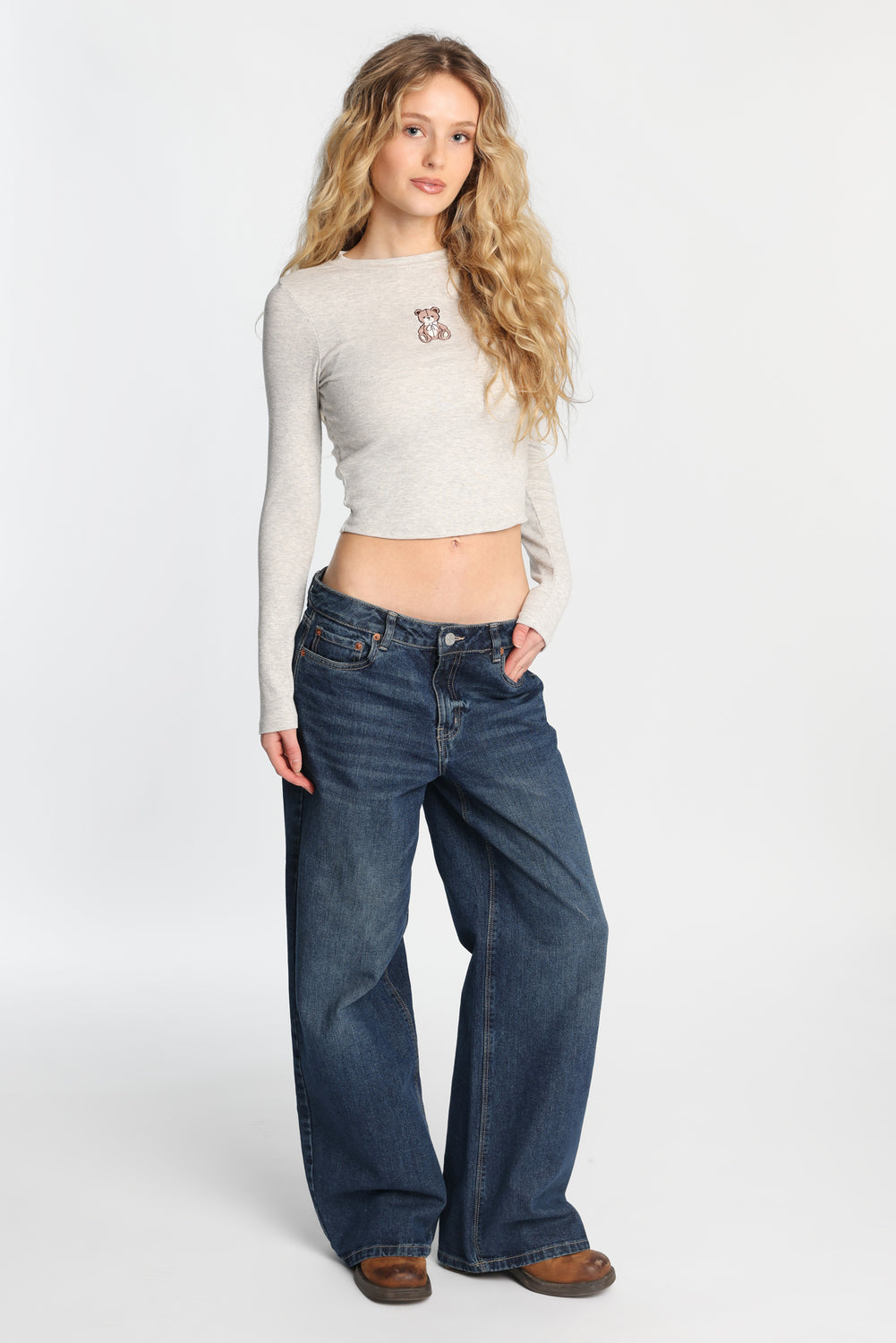 T-shirt ajusté à manches longues ours en peluche brodé T-shirt ajusté à manches longues ours en peluche brodé