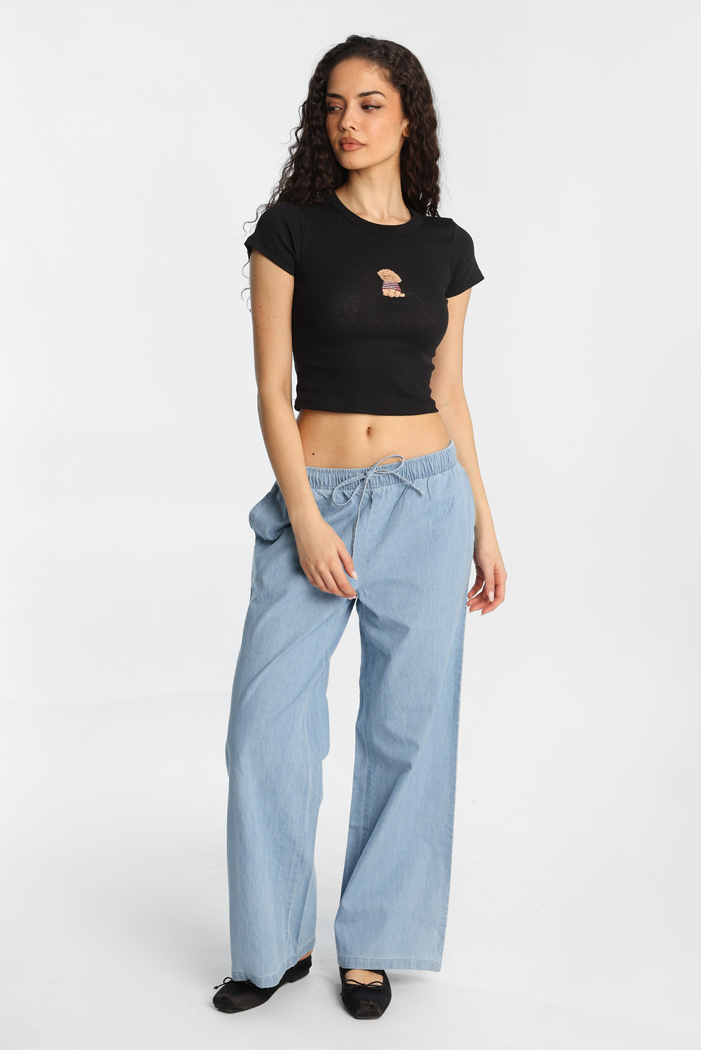 T-shirt ajusté chiot brodé T-shirt ajusté chiot brodé