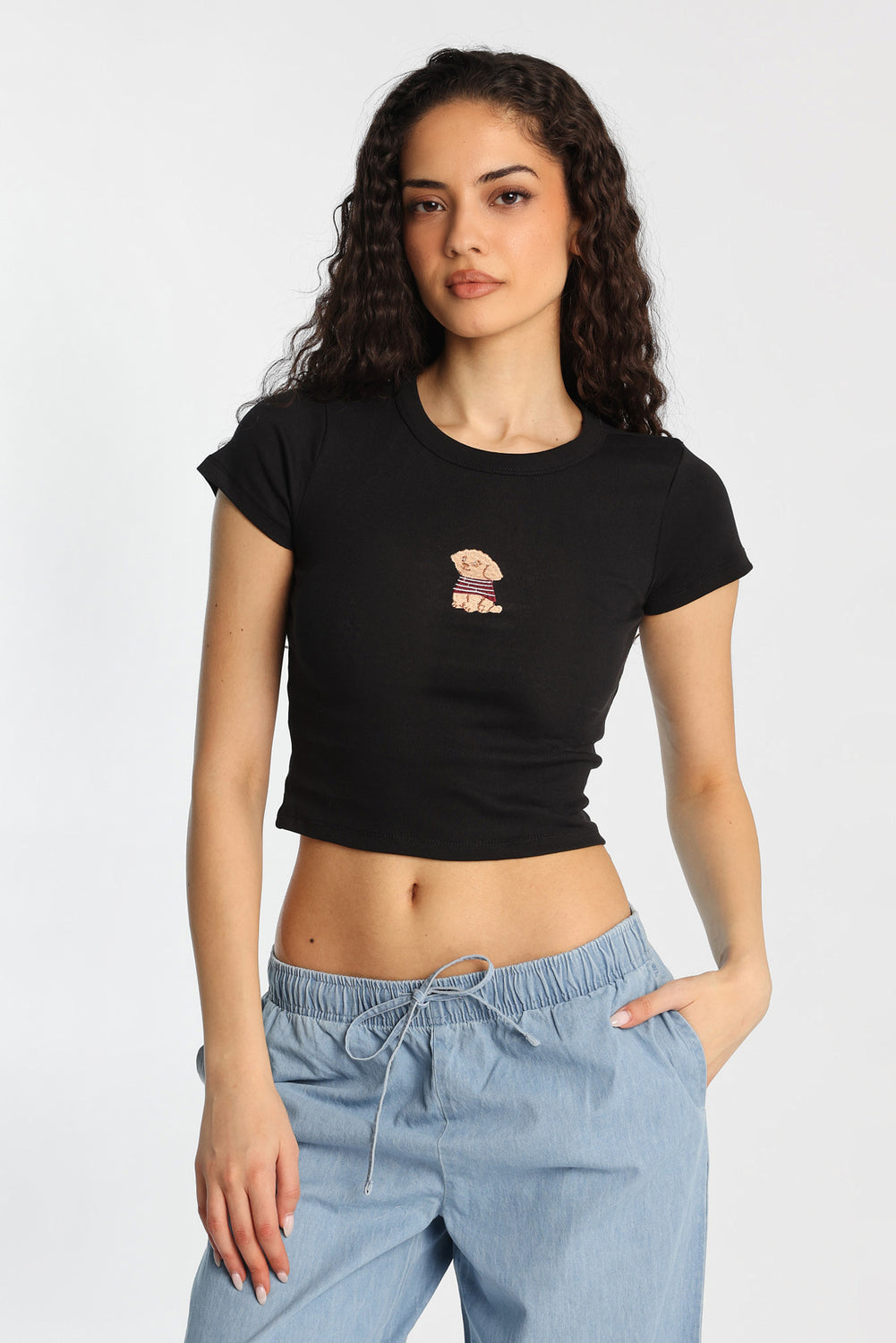 T-shirt ajusté chiot brodé T-shirt ajusté chiot brodé