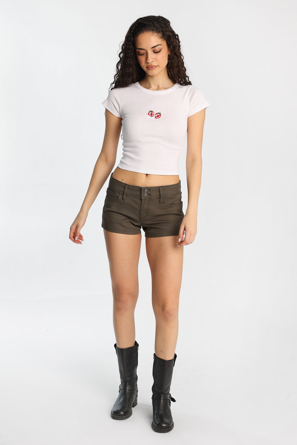 T-shirt ajusté à carreaux fraise brodée T-shirt ajusté à carreaux fraise brodée