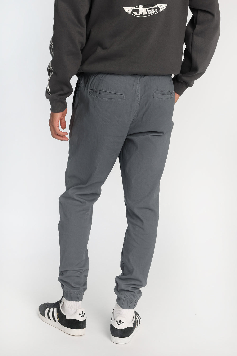 Jogger en sergé coupe slim Jogger en sergé coupe slim