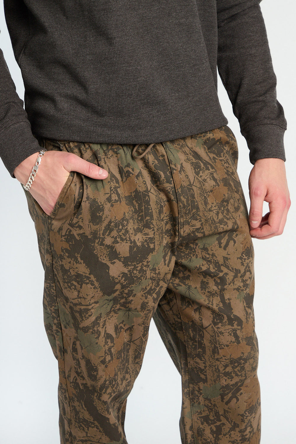 Pantalon en sergé à coupe décontractée Pantalon en sergé à coupe décontractée