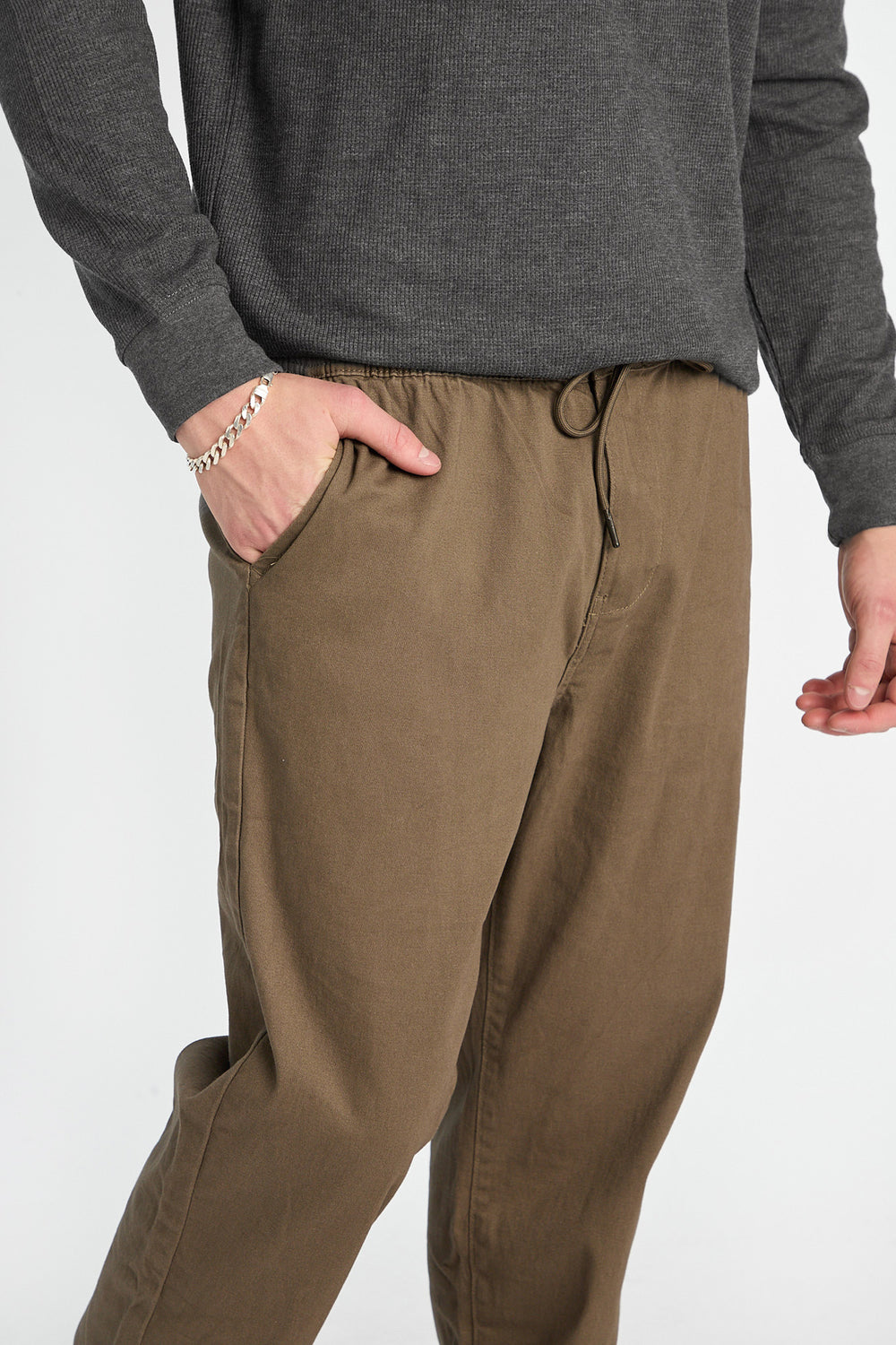 Pantalon en sergé à coupe décontractée Pantalon en sergé à coupe décontractée