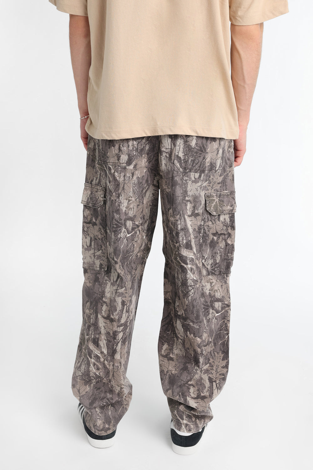 Pantalon cargo en sergé coupe skateur ample camouflage Pantalon cargo en sergé coupe skateur ample camouflage