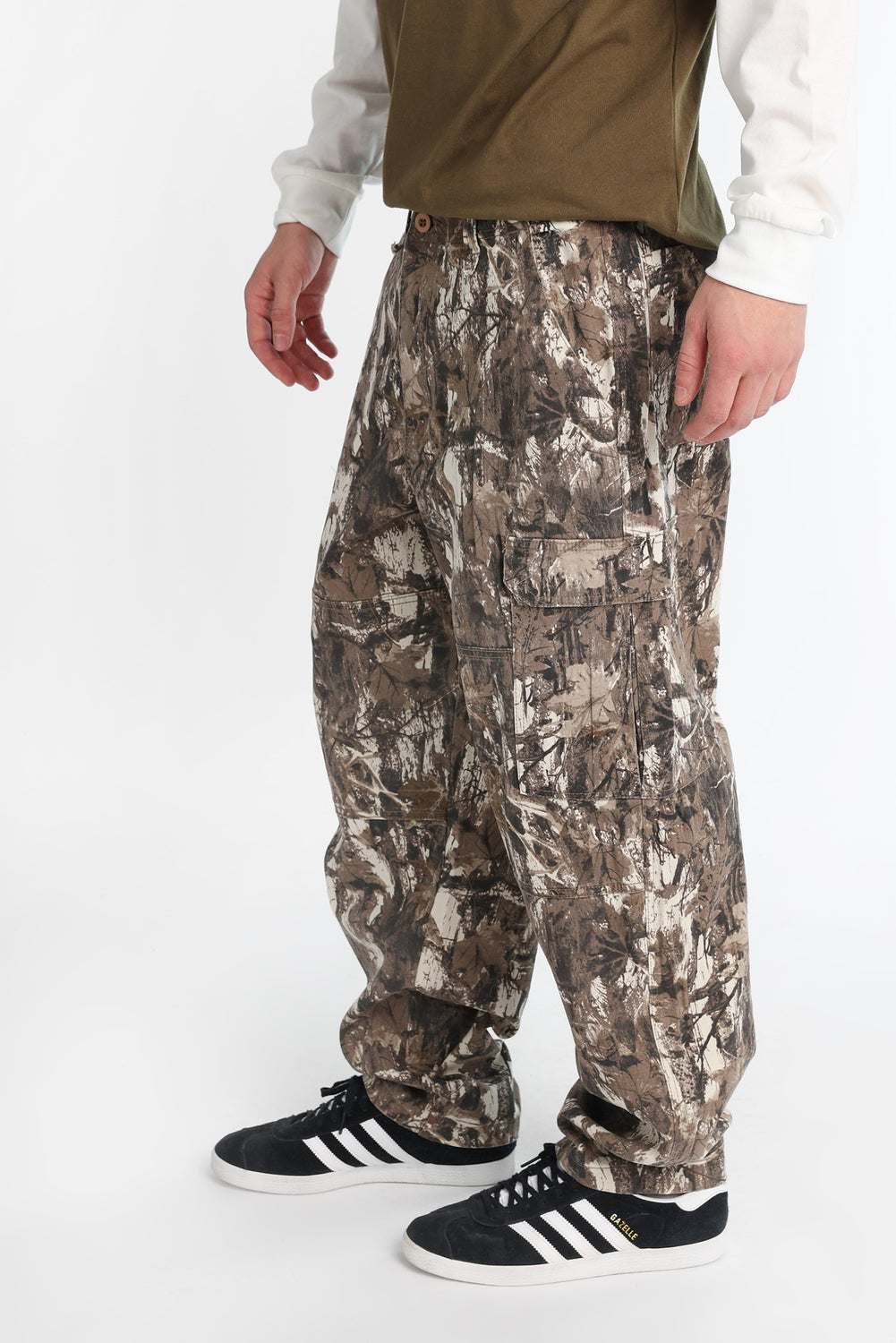 Pantalon cargo en sergé coupe skateur ample camouflage Pantalon cargo en sergé coupe skateur ample camouflage