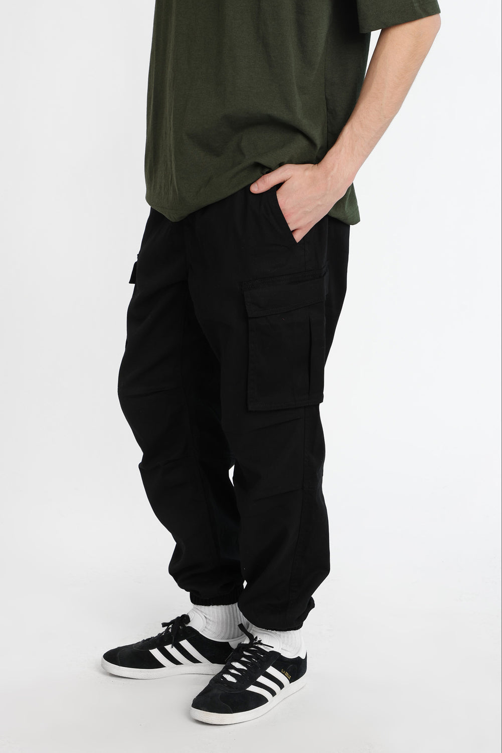 Jogger cargo en sergé coupe ample Jogger cargo en sergé coupe ample