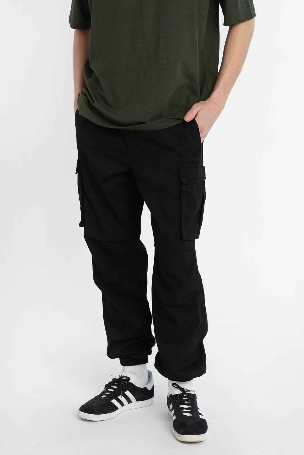 Jogger cargo en sergé coupe ample Jogger cargo en sergé coupe ample