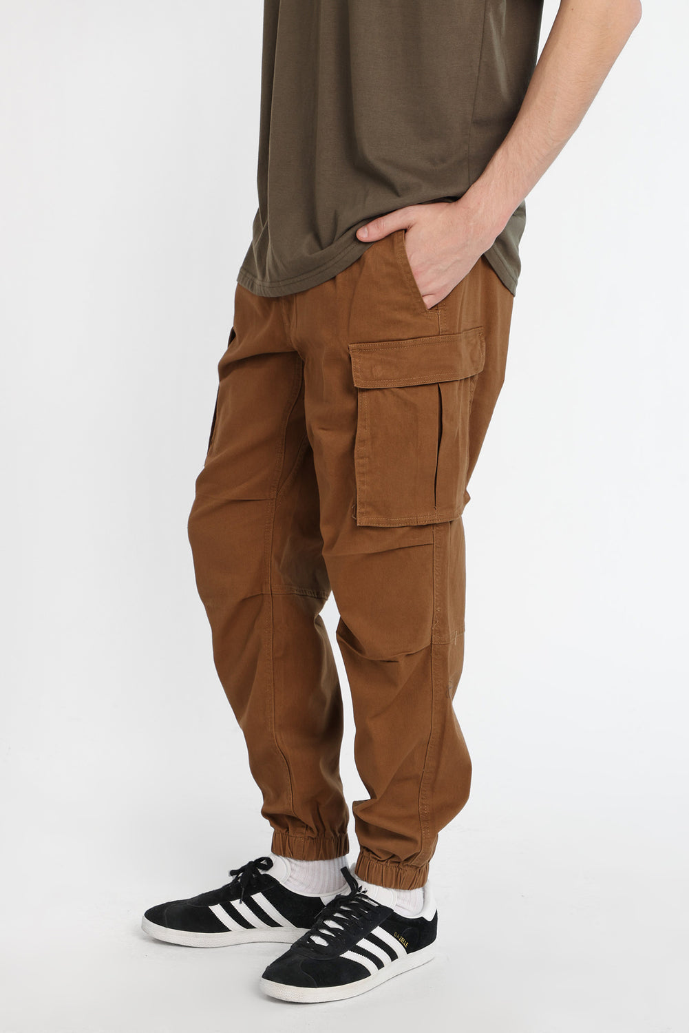 Jogger cargo en sergé coupe ample Jogger cargo en sergé coupe ample