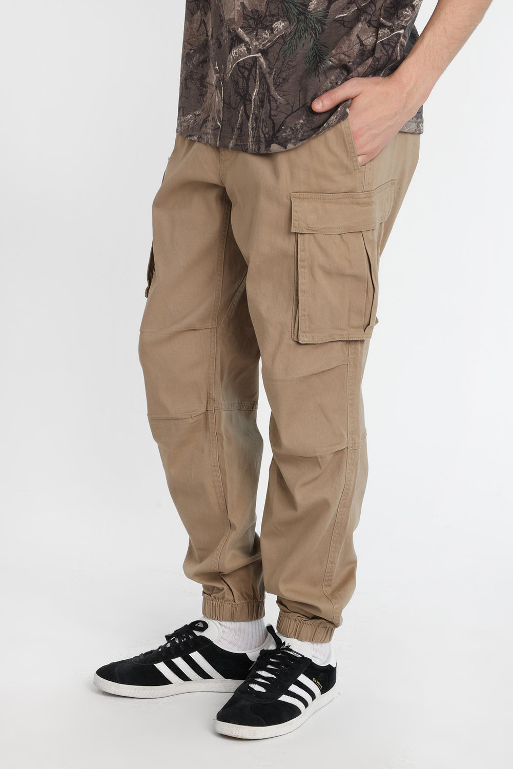 Jogger cargo en sergé coupe ample Jogger cargo en sergé coupe ample