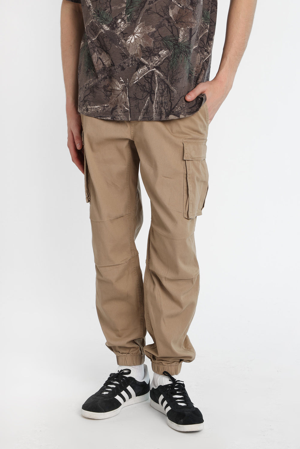 Jogger cargo en sergé coupe ample Jogger cargo en sergé coupe ample