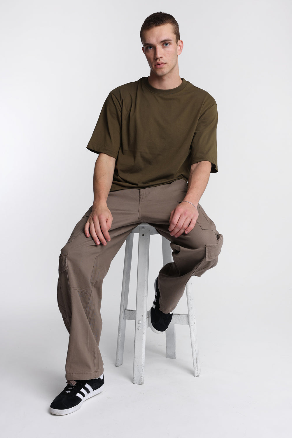 Pantalon cargo en sergé à 4 poches Pantalon cargo en sergé à 4 poches