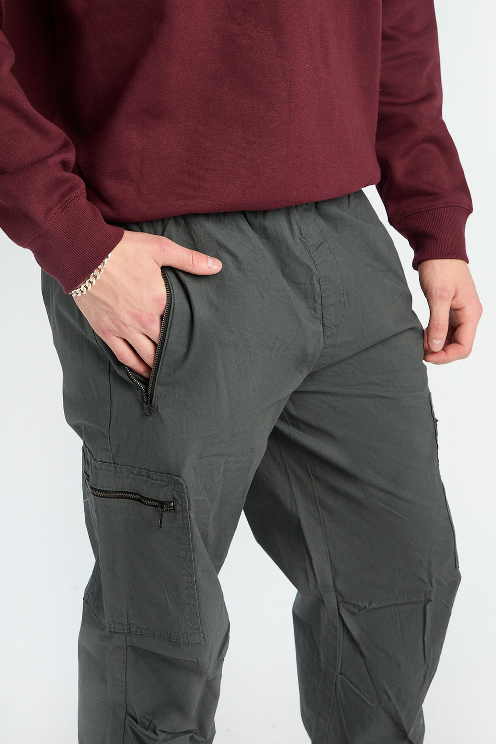 Jogger cargo en popeline à poches zippées coupe ample Jogger cargo en popeline à poches zippées coupe ample