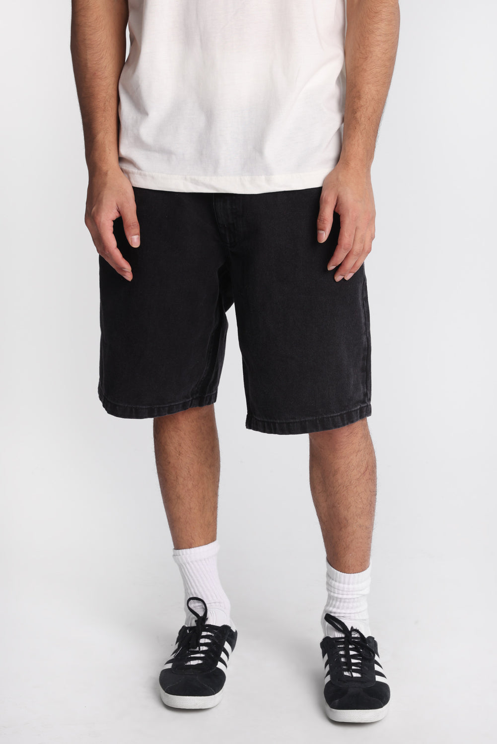 Short en denim ample brodé Short en denim ample brodé