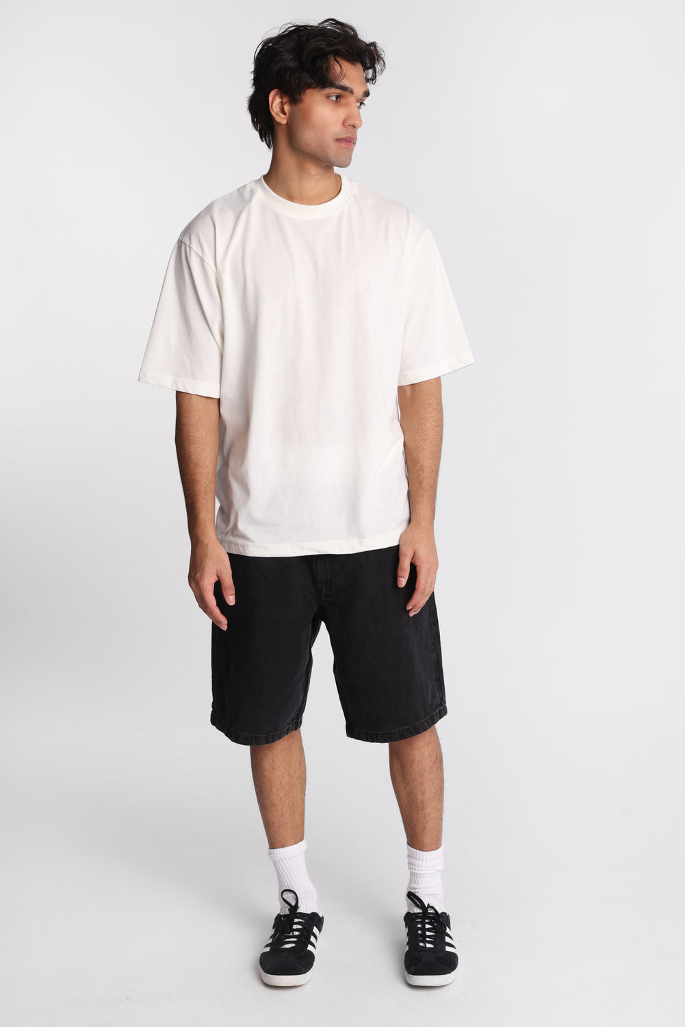 Short en denim ample brodé Short en denim ample brodé