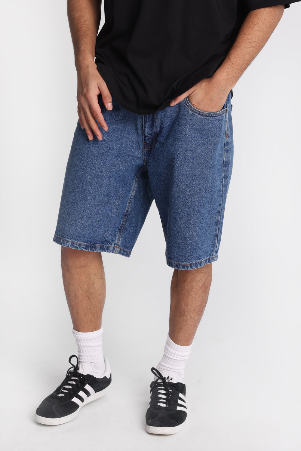 Short en denim ample brodé Short en denim ample brodé