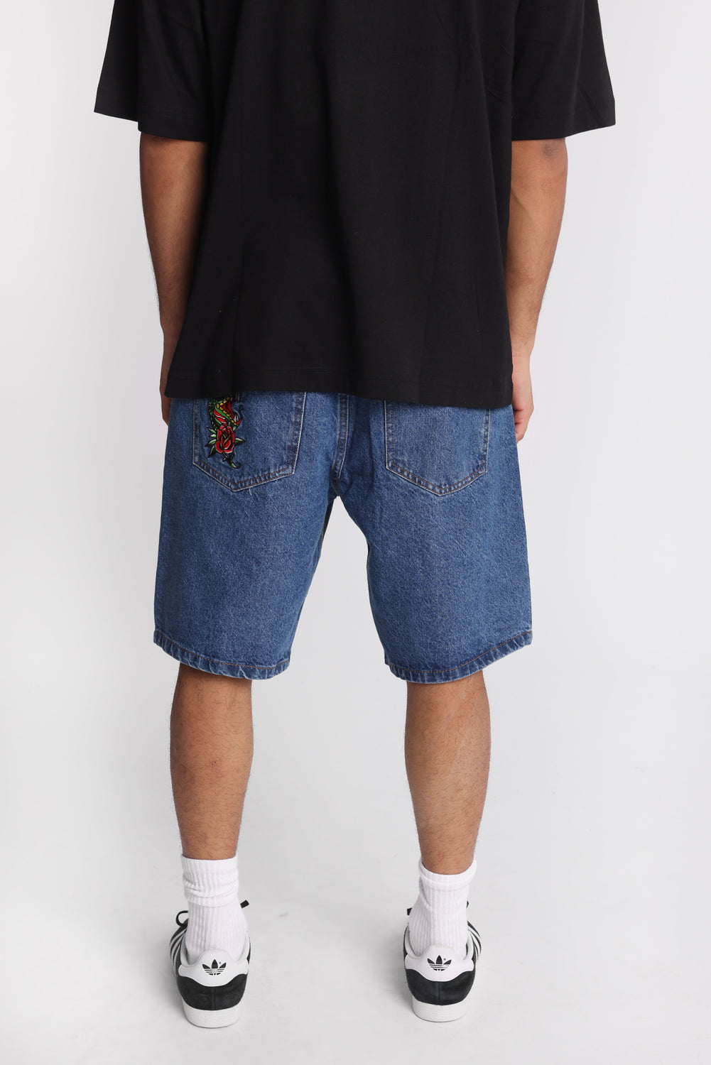 Short en denim ample brodé Short en denim ample brodé