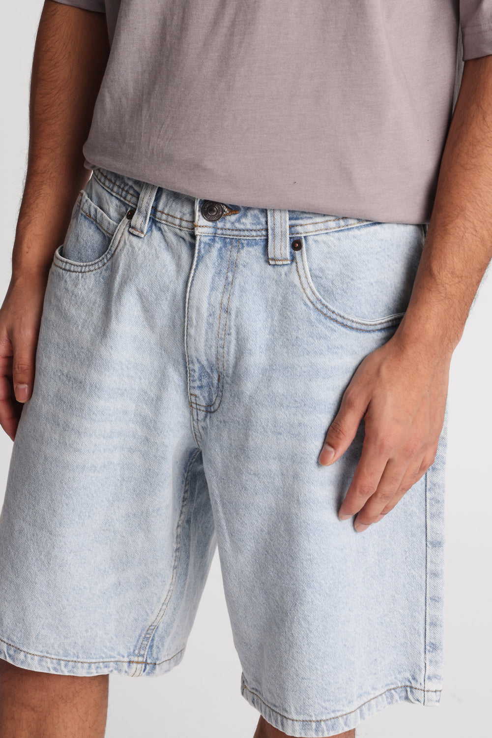 Short en denim ample brodé Short en denim ample brodé