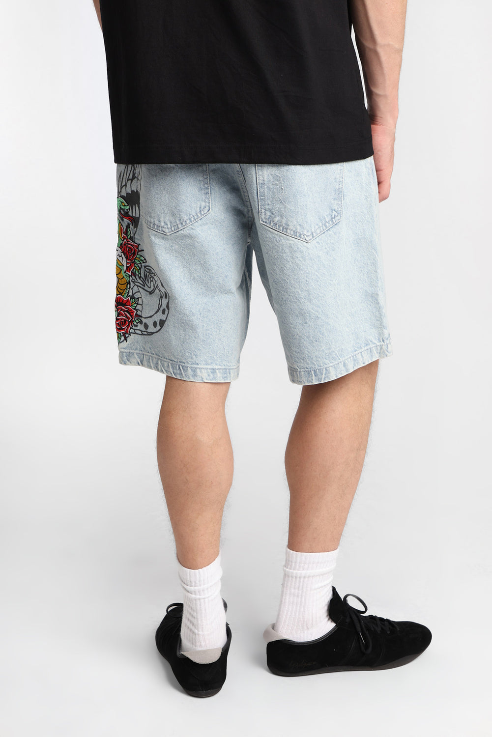 Short en denim ample brodé Short en denim ample brodé