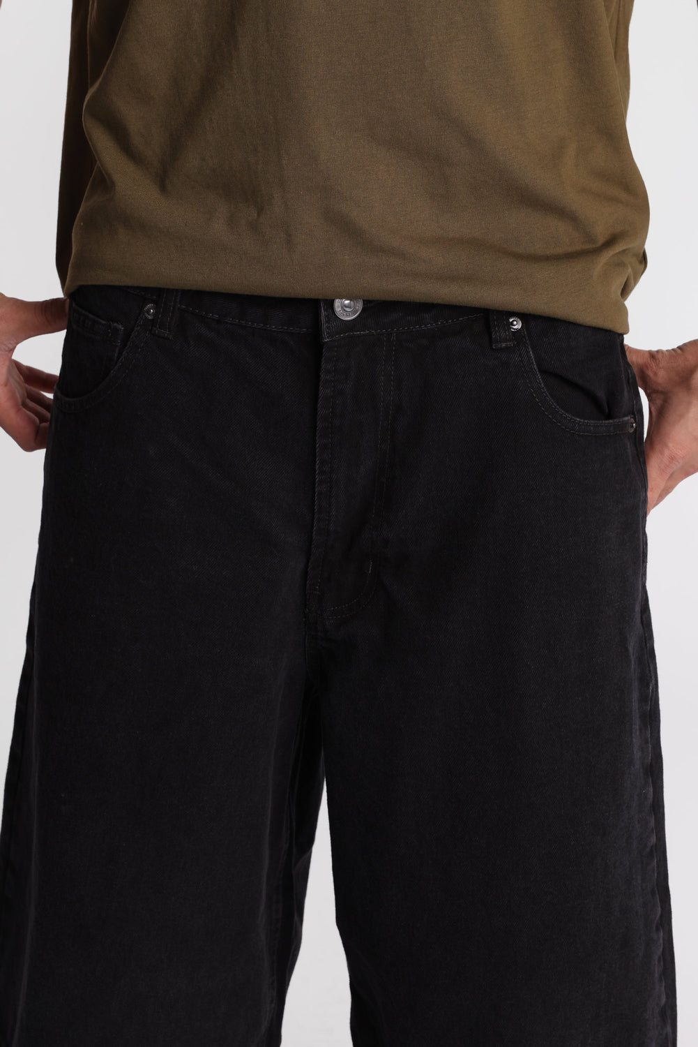 Short en jean ample brodé Short en jean ample brodé