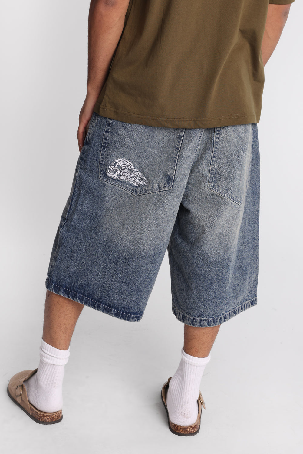 Short en jean ample brodé Short en jean ample brodé