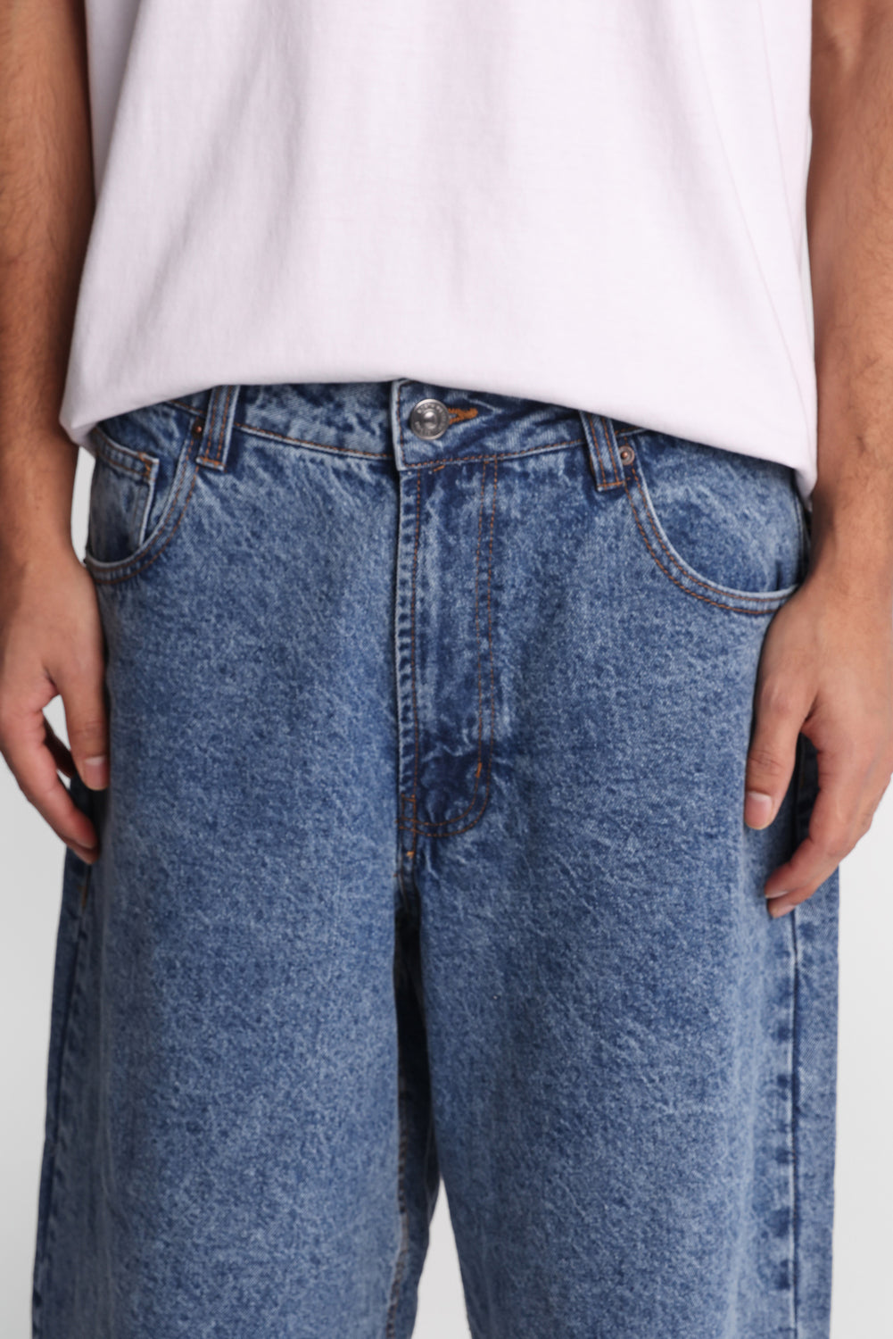 Short en jean ample brodé Short en jean ample brodé