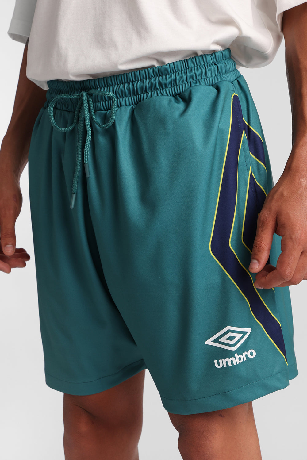Short de soccer en maille à grand logo Umbro Short de soccer en maille à grand logo Umbro