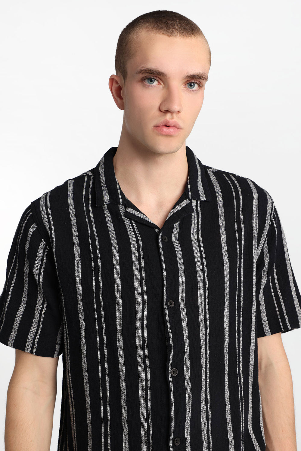Chemise boutonnée en gaze de coton à rayures Chemise boutonnée en gaze de coton à rayures