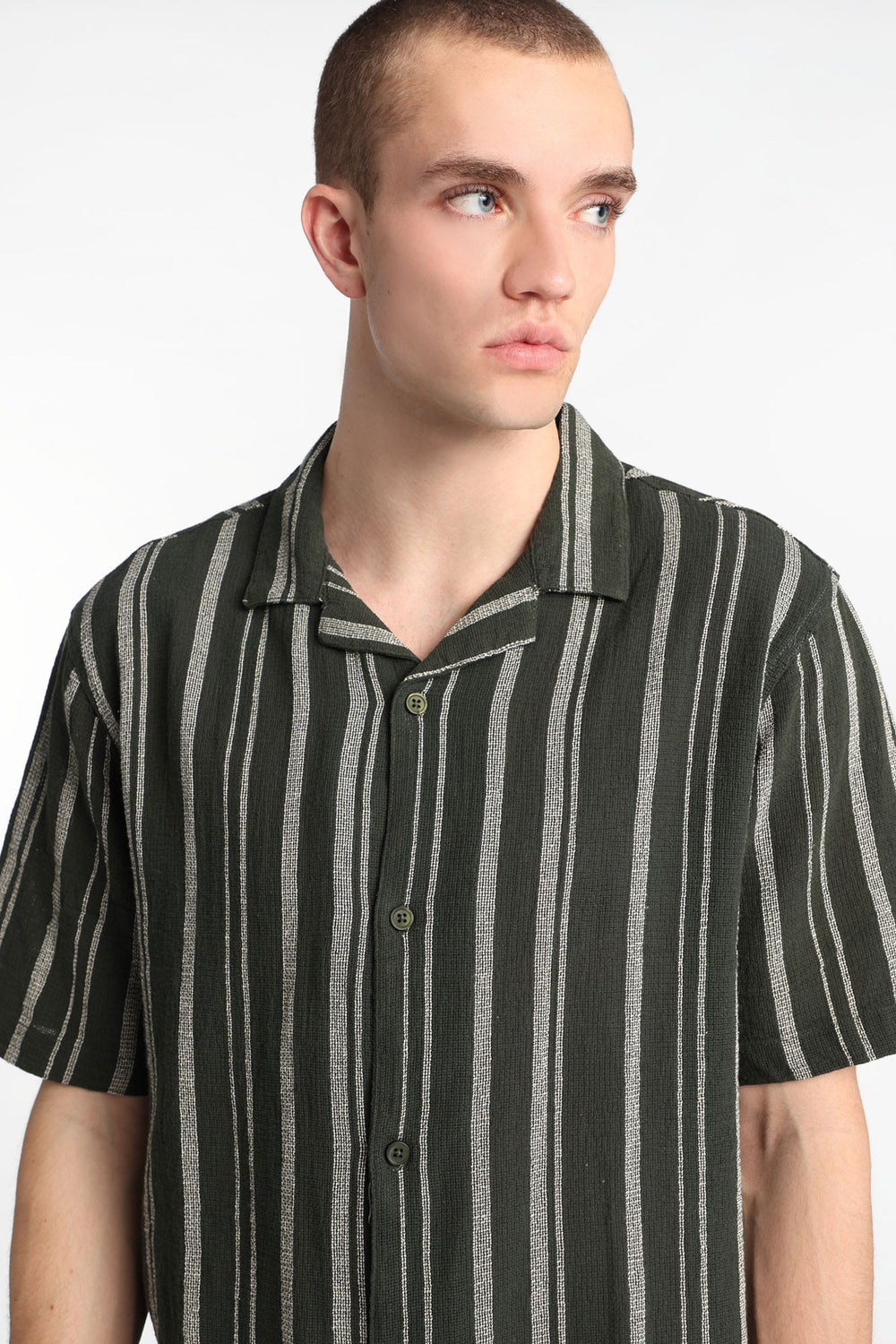 Chemise boutonnée en gaze de coton à rayures Chemise boutonnée en gaze de coton à rayures