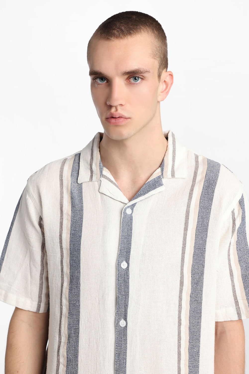 Chemise boutonnée en gaze de coton à rayures Chemise boutonnée en gaze de coton à rayures
