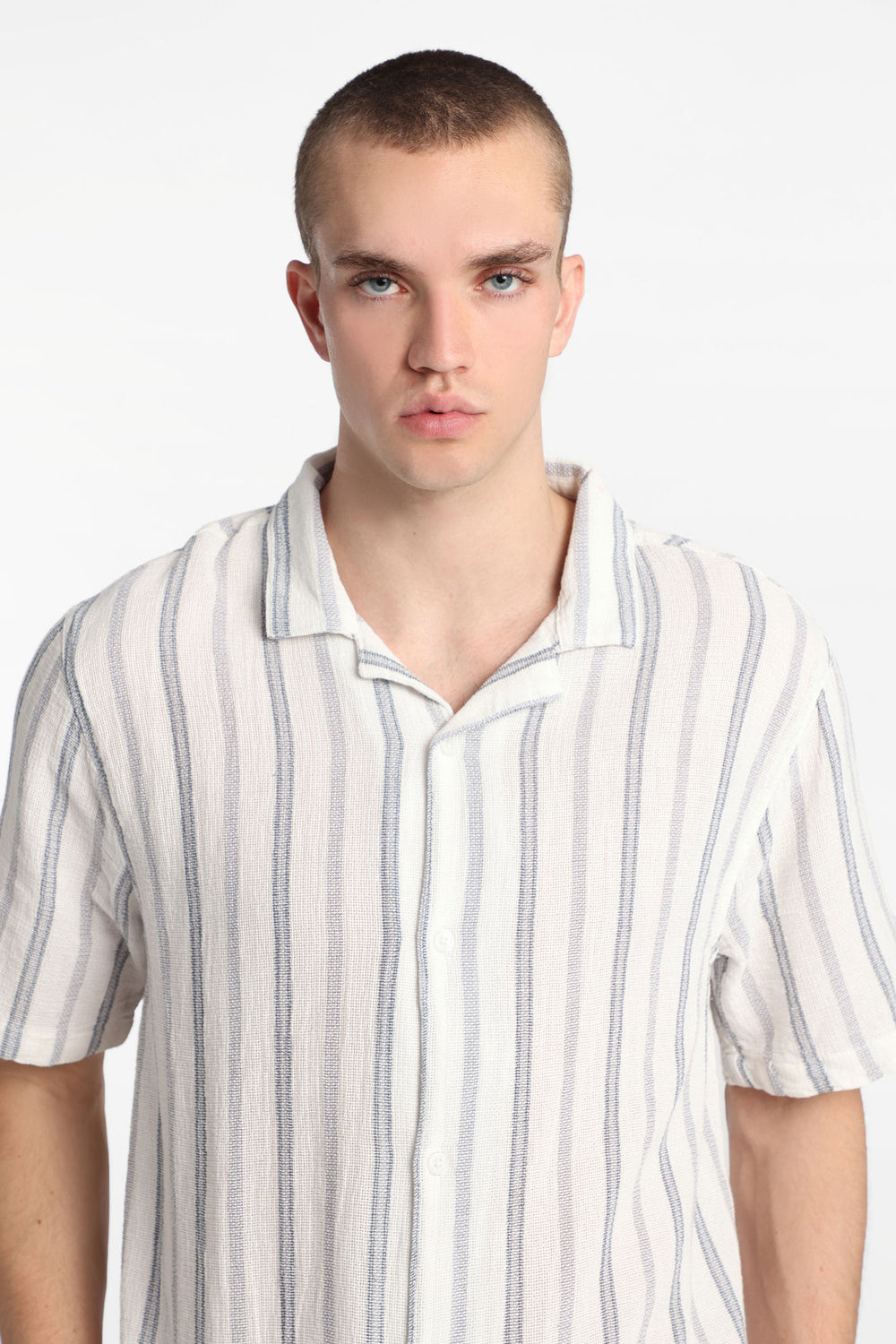 Chemise boutonnée en gaze de coton à rayures Chemise boutonnée en gaze de coton à rayures