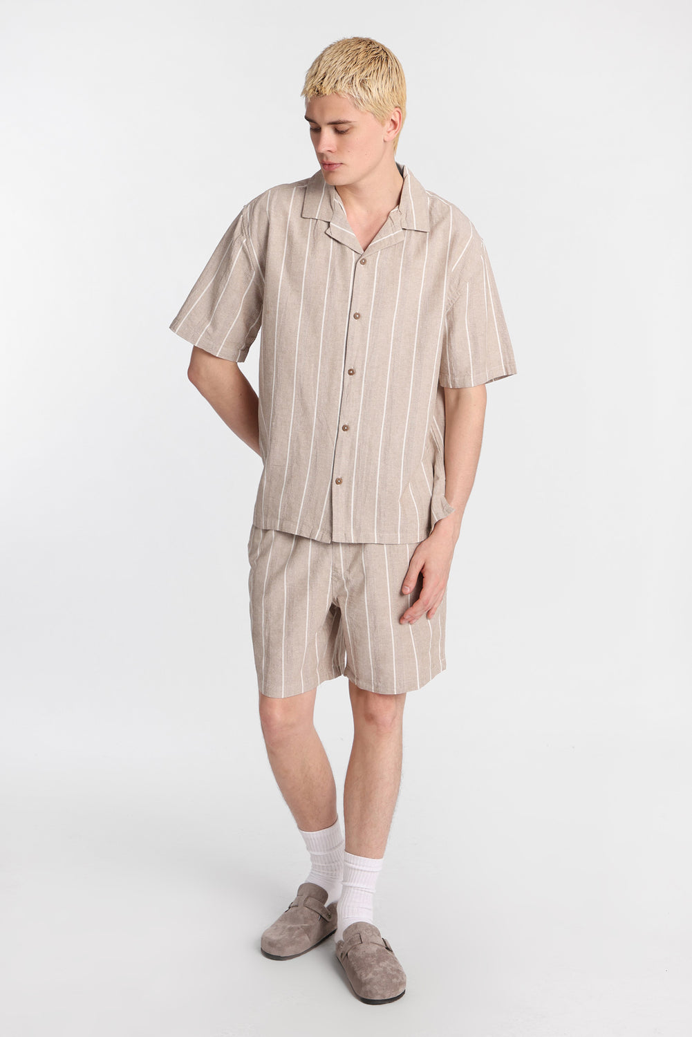 Chemise boutonnée à rayures texturées Chemise boutonnée à rayures texturées