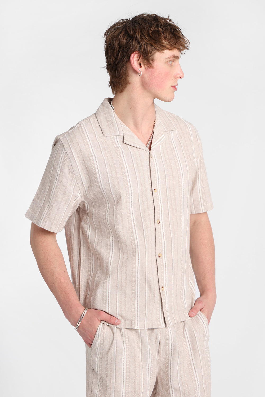 Chemise boutonnée texturée à rayures multiples Chemise boutonnée texturée à rayures multiples