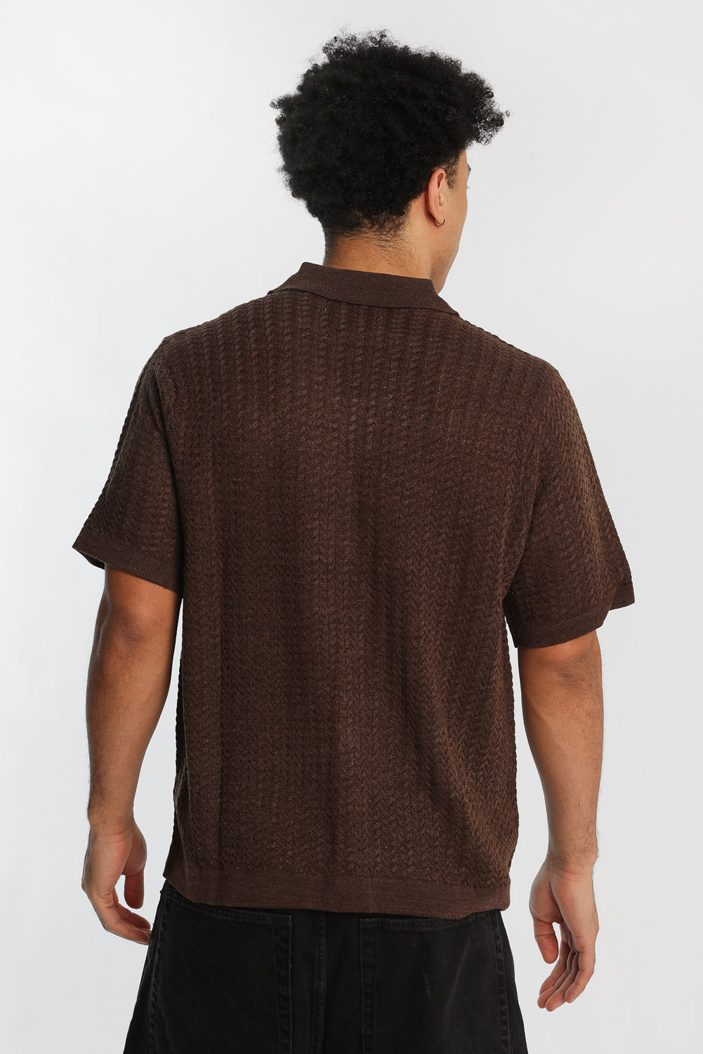 Chemise en tricot motif chevrons à manches courtes à boutons Chemise en tricot motif chevrons à manches courtes à boutons