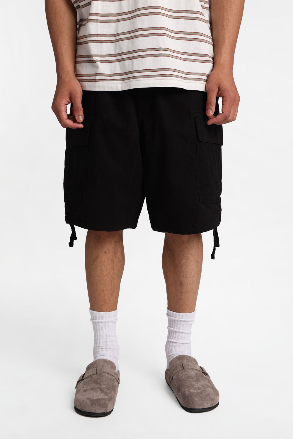 Short ample en sergé à multiples poches Short ample en sergé à multiples poches
