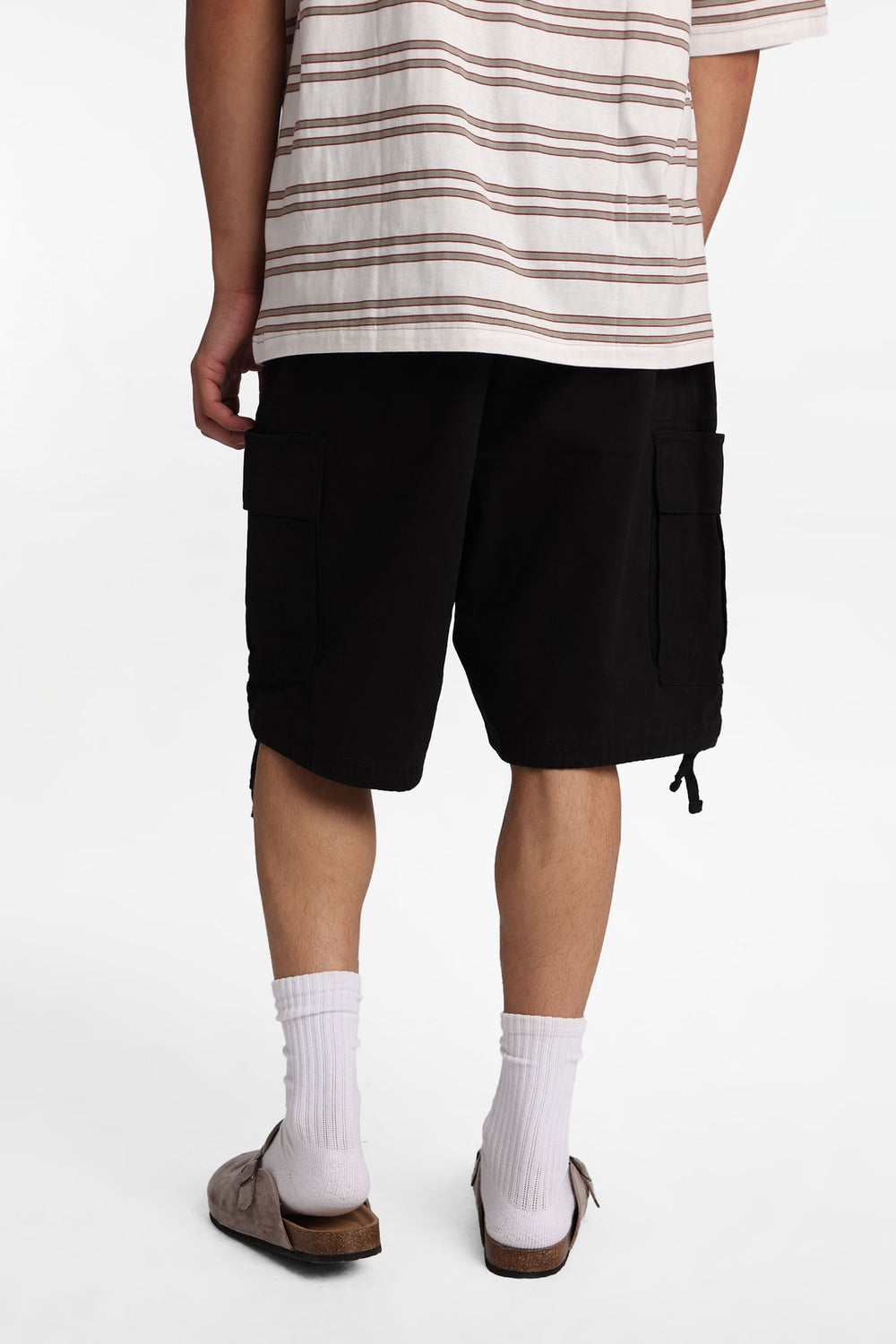 Short ample en sergé à multiples poches Short ample en sergé à multiples poches