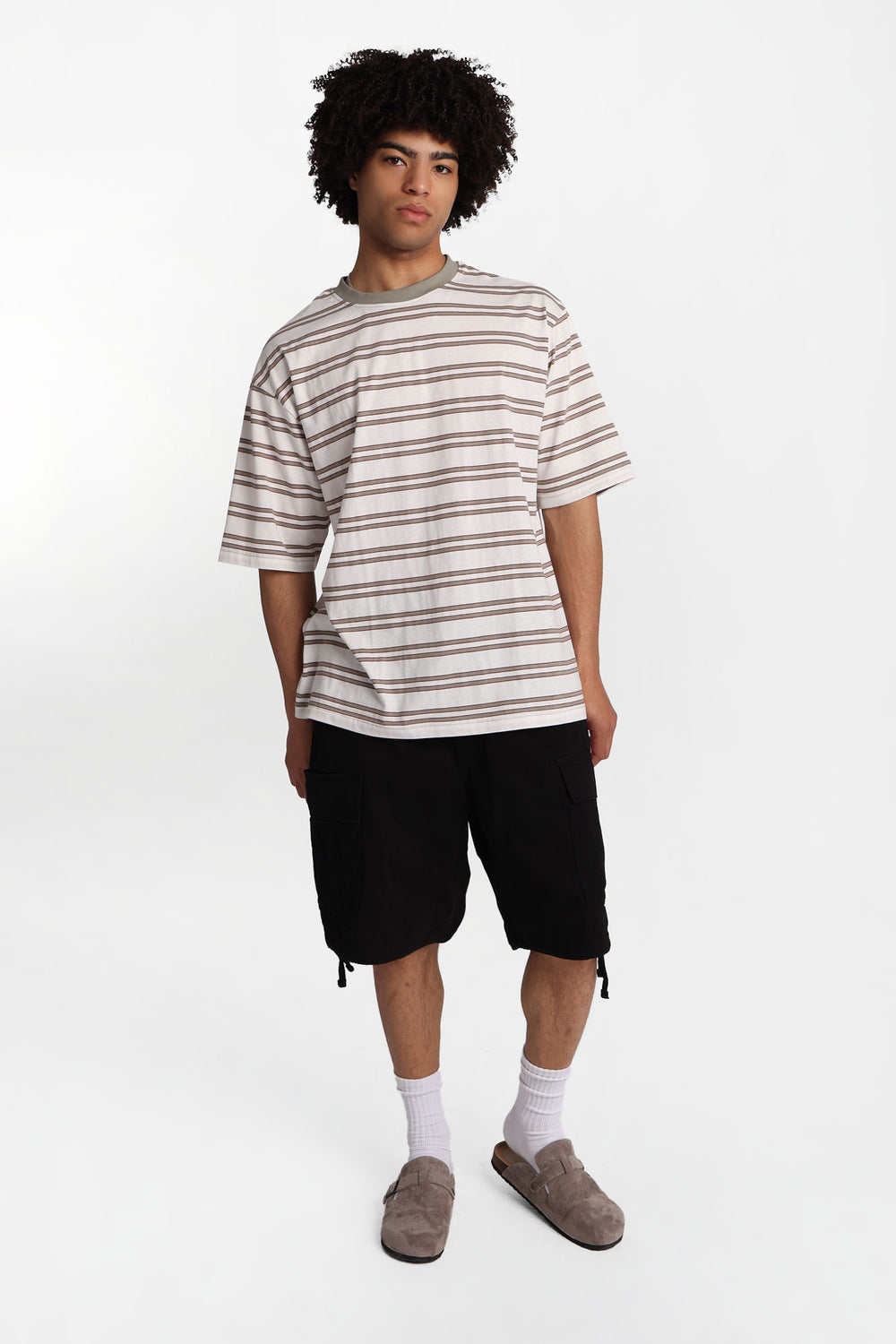 Short ample en sergé à multiples poches Short ample en sergé à multiples poches
