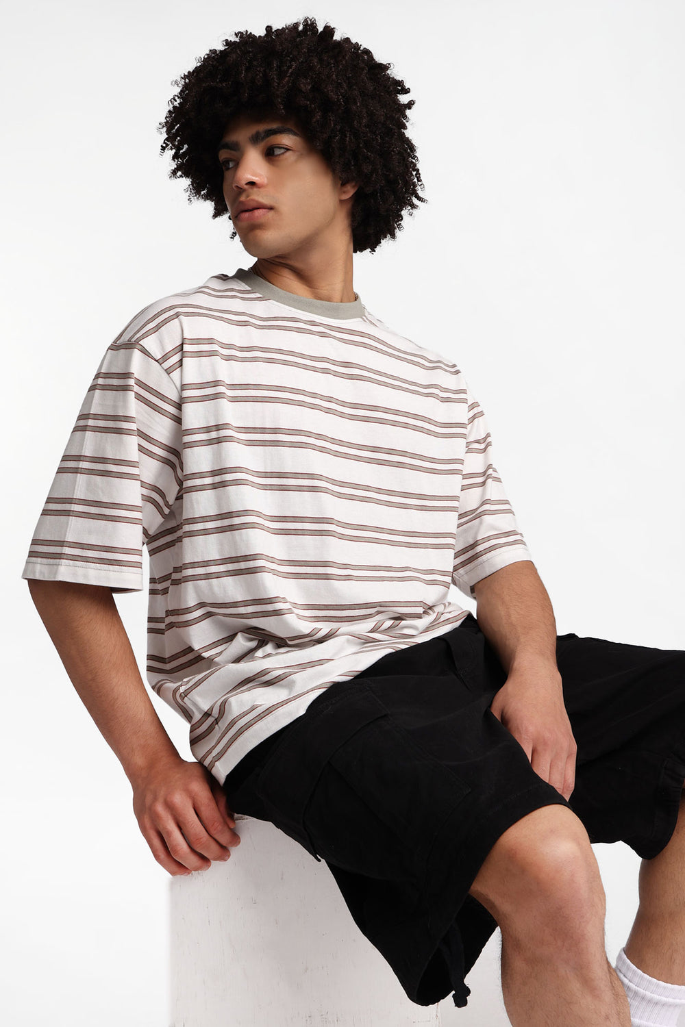 Short ample en sergé à multiples poches Short ample en sergé à multiples poches