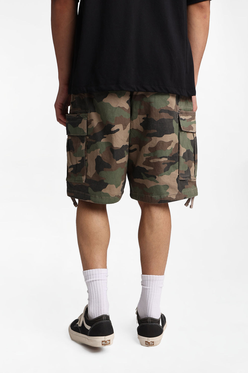 Short ample en sergé à multiples poches Short ample en sergé à multiples poches