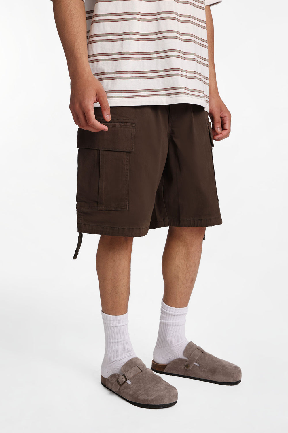 Short ample en sergé à multiples poches Short ample en sergé à multiples poches